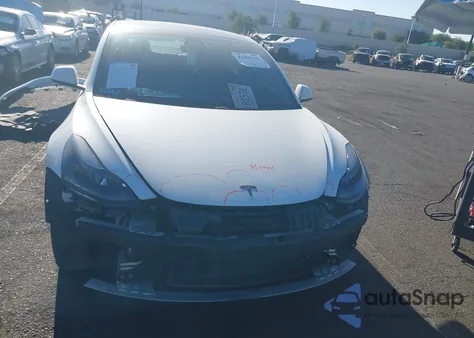 2021 Tesla Model 3 Long Range Dual Motor All-Wheel Drive z USA, uszkodzony, nr VIN 5YJ3E1EB8MF005923